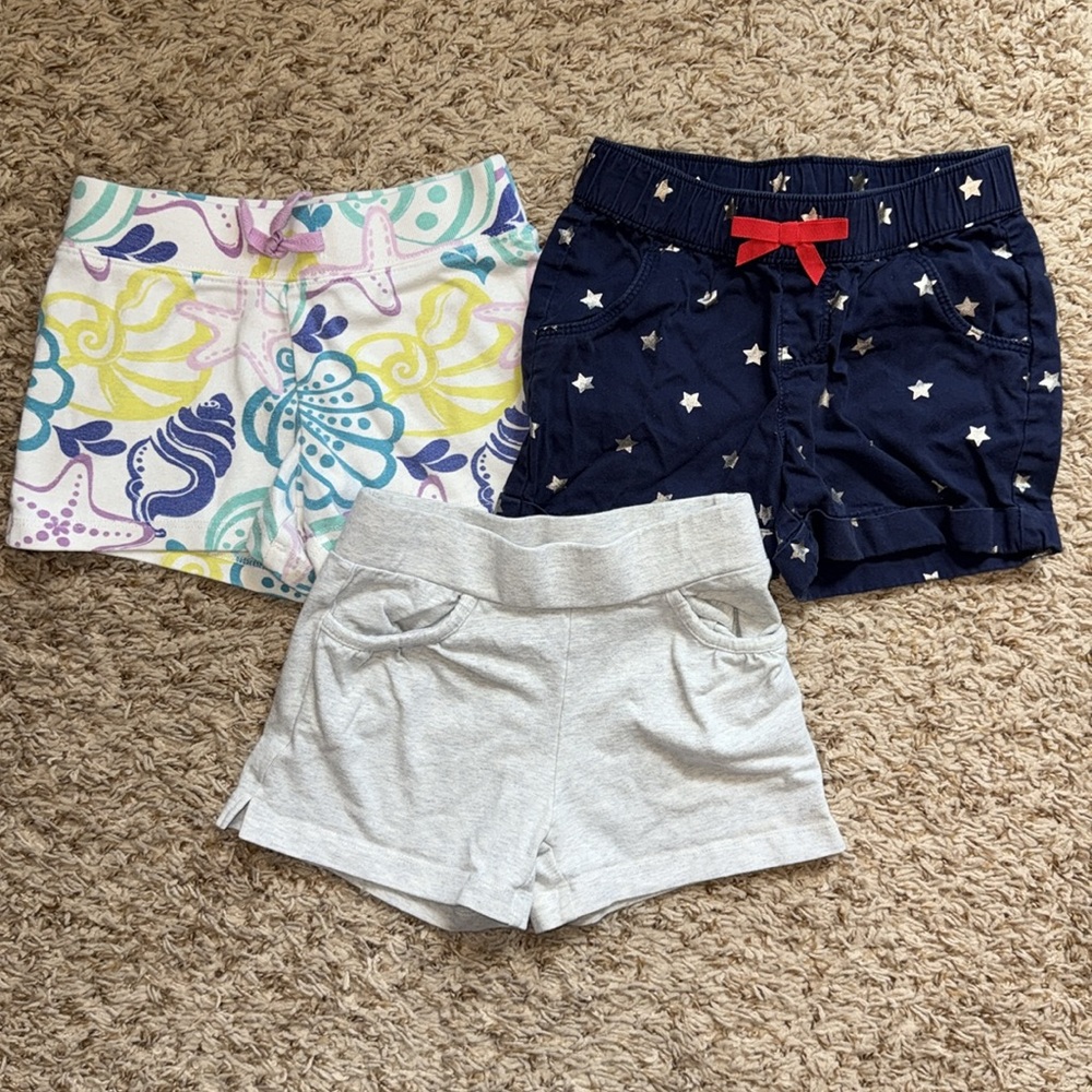 Size 4 girls bundle of 3 pairs of Gymboree shorts. Tropical, patriotic, gray